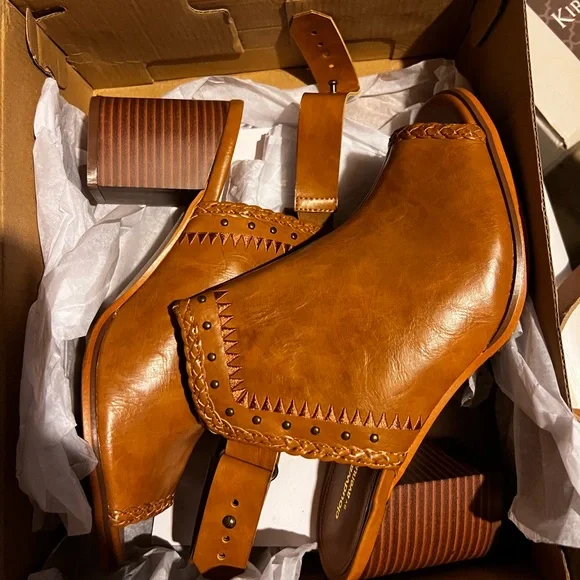 Cloudwalkers Booties Wide Width - Picture 2 of 5